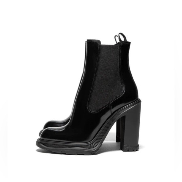 Alexander McQueen Womens Tread Heeled Chelsea Boot
Black - Picture 2 of 14
